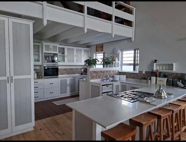 4 BEDROOM HOUSE FOR SALE IN DWARSKERSBOS